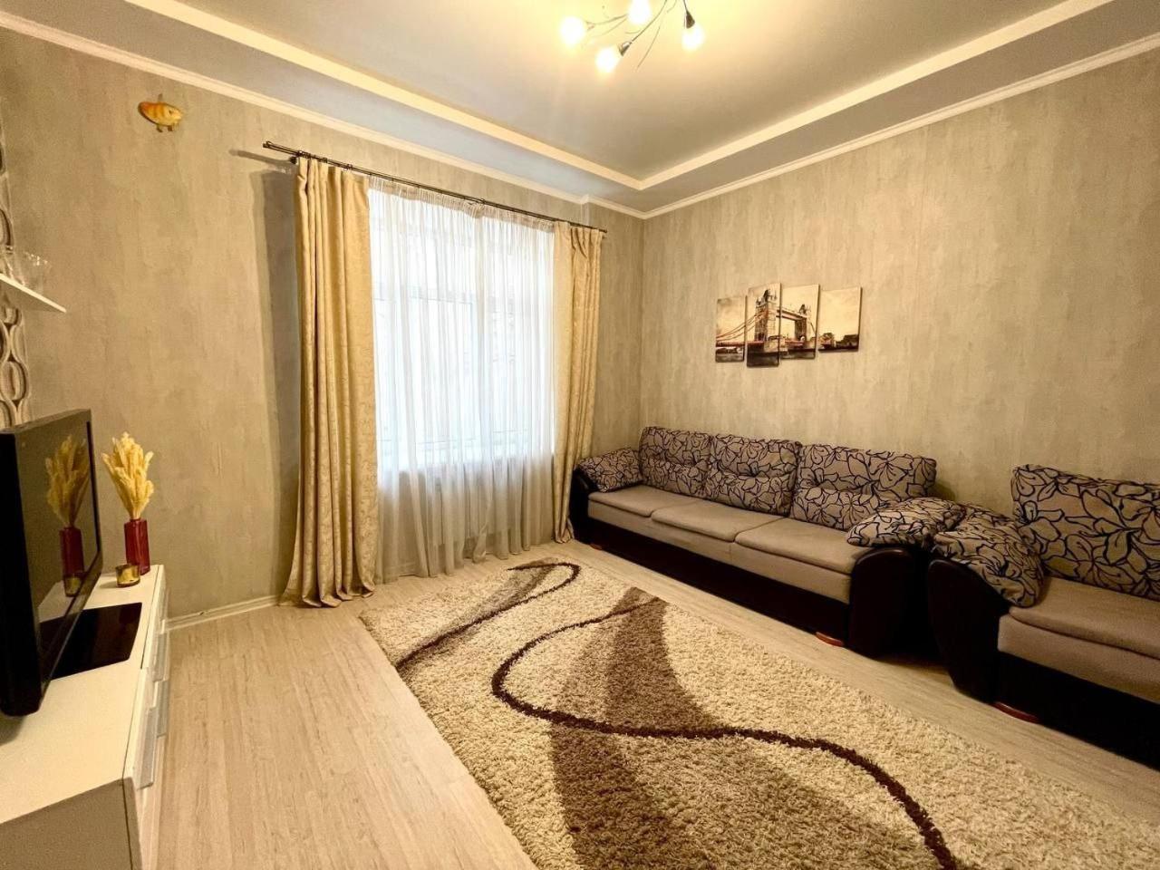 Apartments On Skovoroda Street Kharkiv Exterior photo
